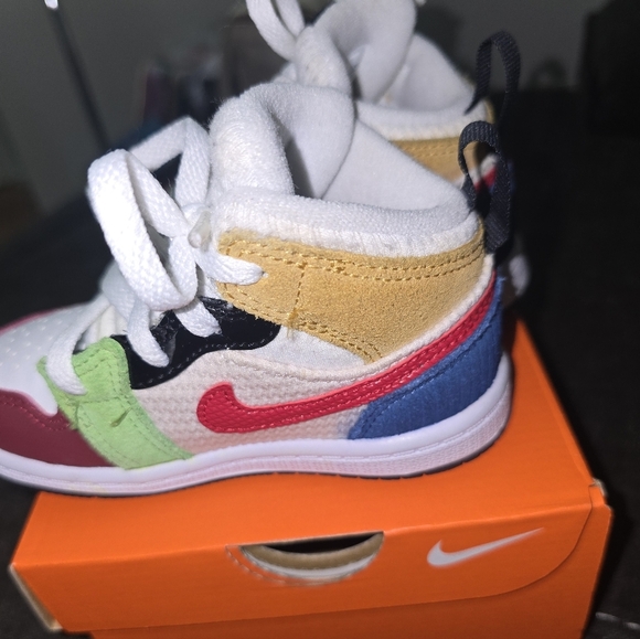 Nike Multicolor Kids Sneakers - Picture 12 of 16